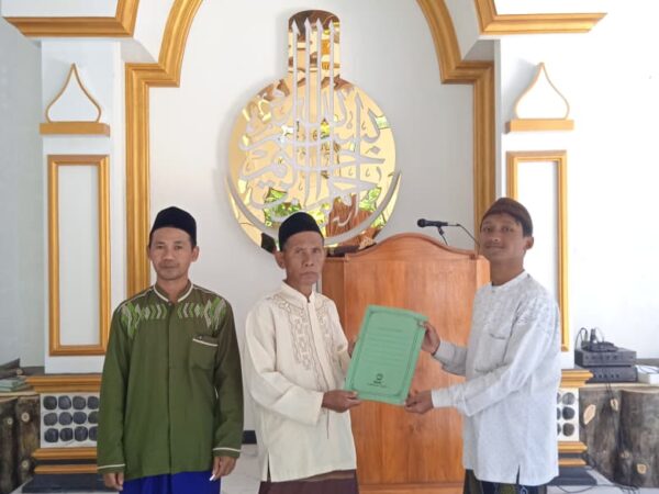 Demi Kelengkapan Administrasi Masjid, Mahasiswa KKN UNUGHA Cilacap Berhasil Memfasilitasi Penerbitan SK Takmir Masjid Baitussalam Desa Kedunggede