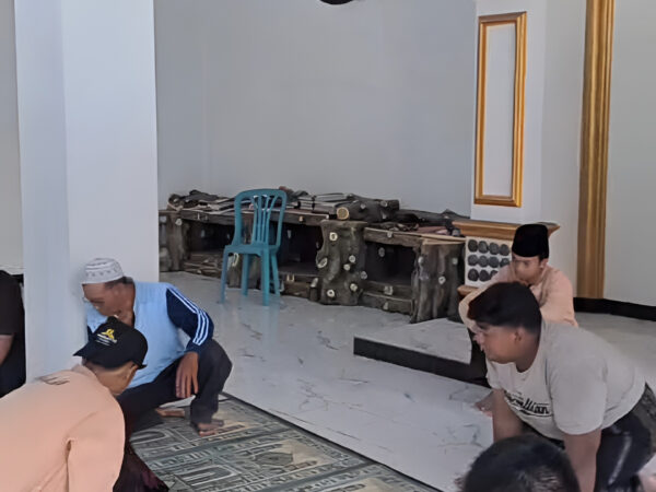 Pembuatan Shaf di Masjid Baitussalam